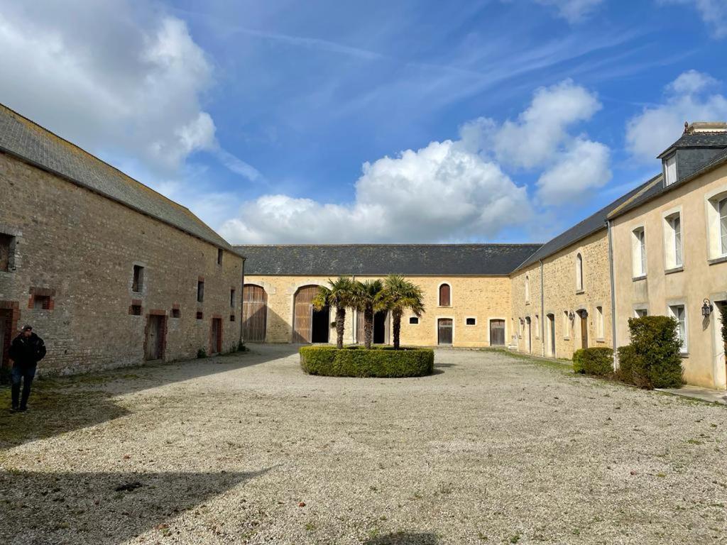 Le Clos Du Bas Courtil Guesthouse B&B Omaha Beach Osmanville Eksteriør billede