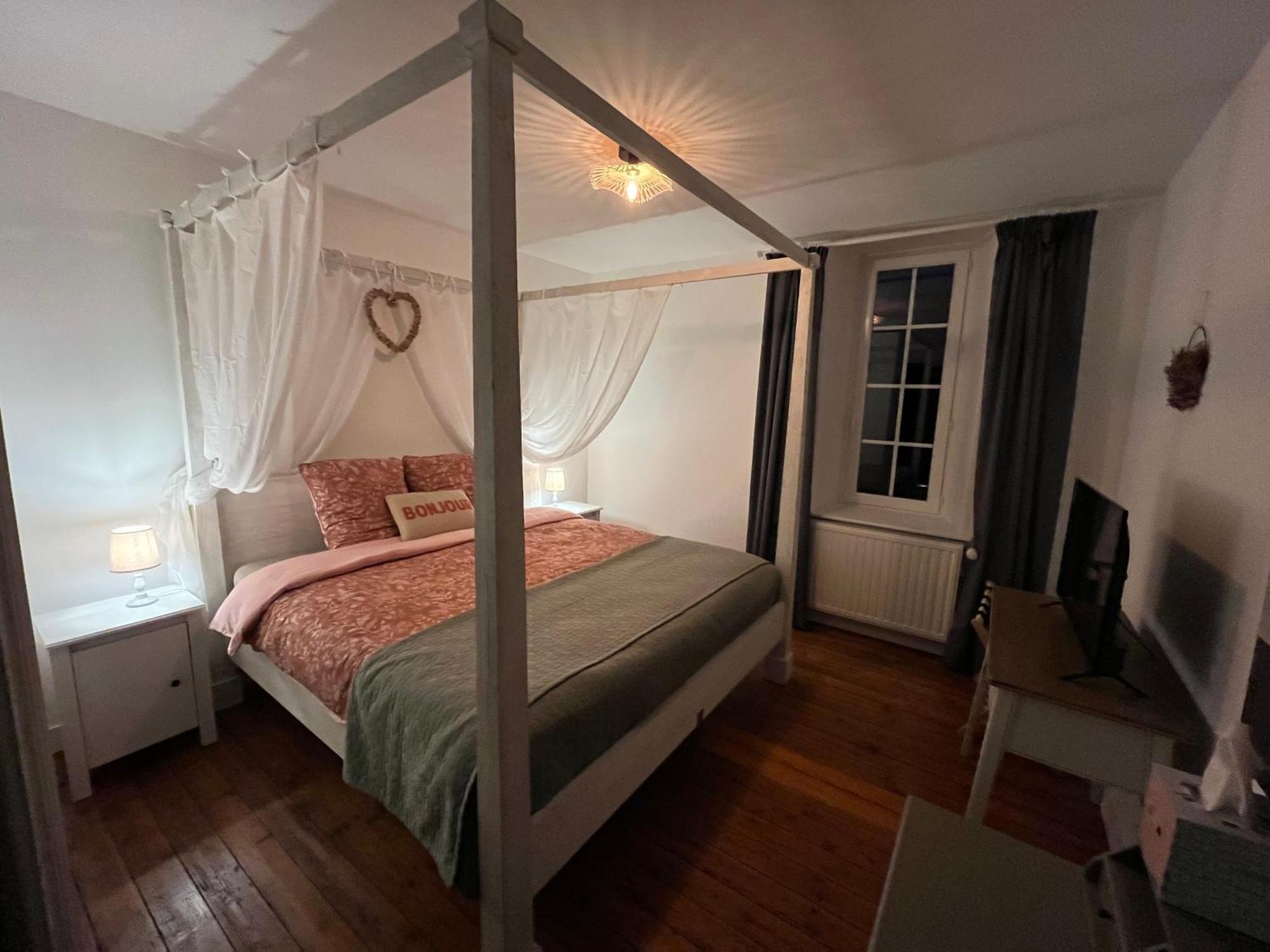 Le Clos Du Bas Courtil Guesthouse B&B Omaha Beach Osmanville Eksteriør billede